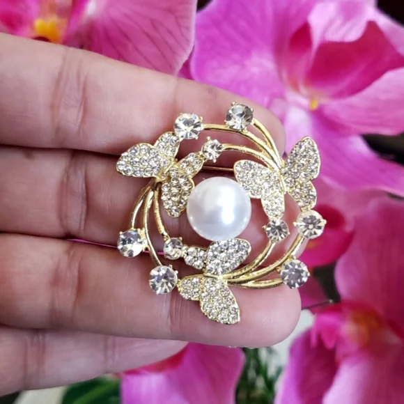 NEW Butterfly Rhinestone Pearl Brooch Pin - Picture 6 of 7